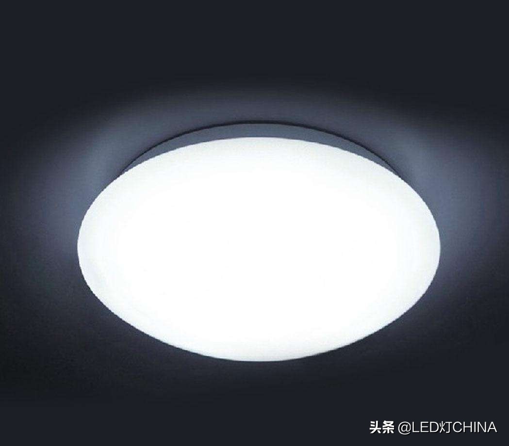 护眼灯多大功率最合适用呢-护眼灯大瓦数和小瓦数哪个好？