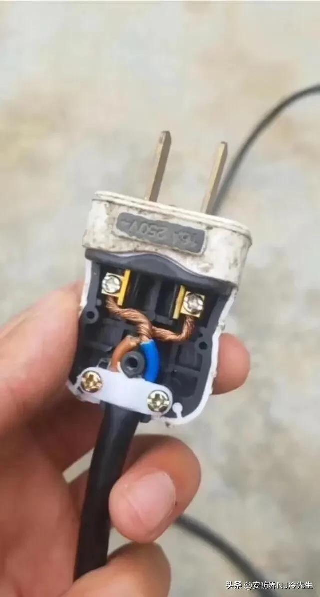 大功率漏电保护器怎样调整视频-正泰的漏电保护开关怎么调灵敏度？