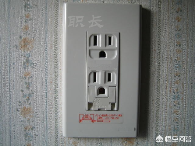 大功率用电器必须要用三孔插座吗-一个三孔两个两孔插座多少瓦？